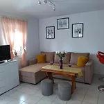 Apartament Mihoci *