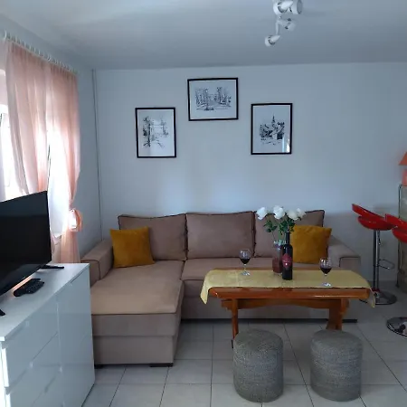 Mihoci Apartman *