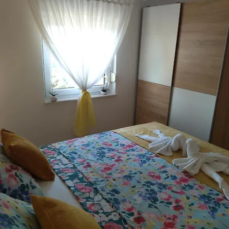 Mihoci * Rogoznica (Sibenik-Knin)