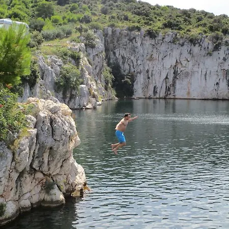 Mihoci Rogoznica (Sibenik-Knin)