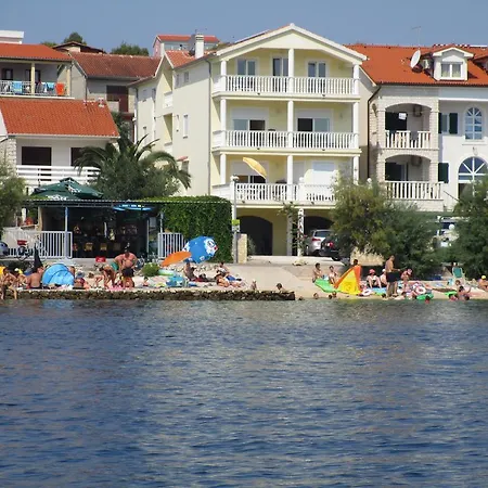 Mihoci Apartman *